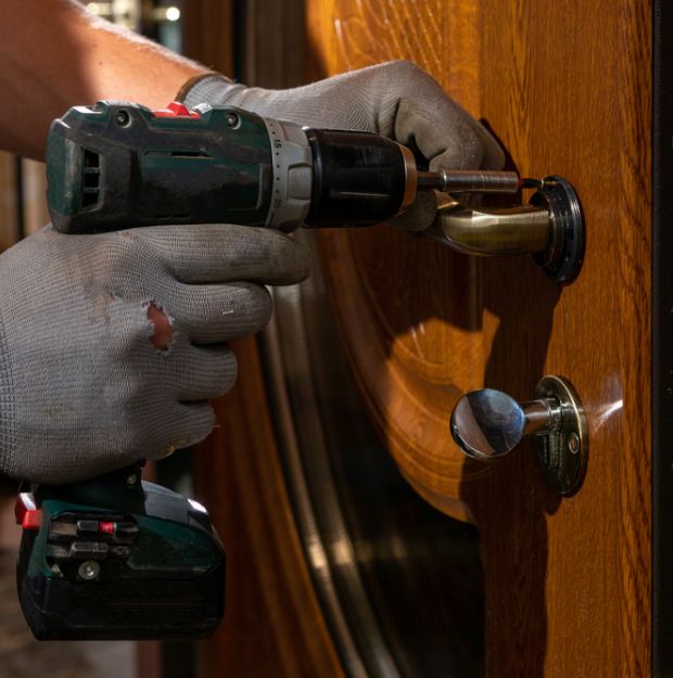 Wooden-door-Lock-repair